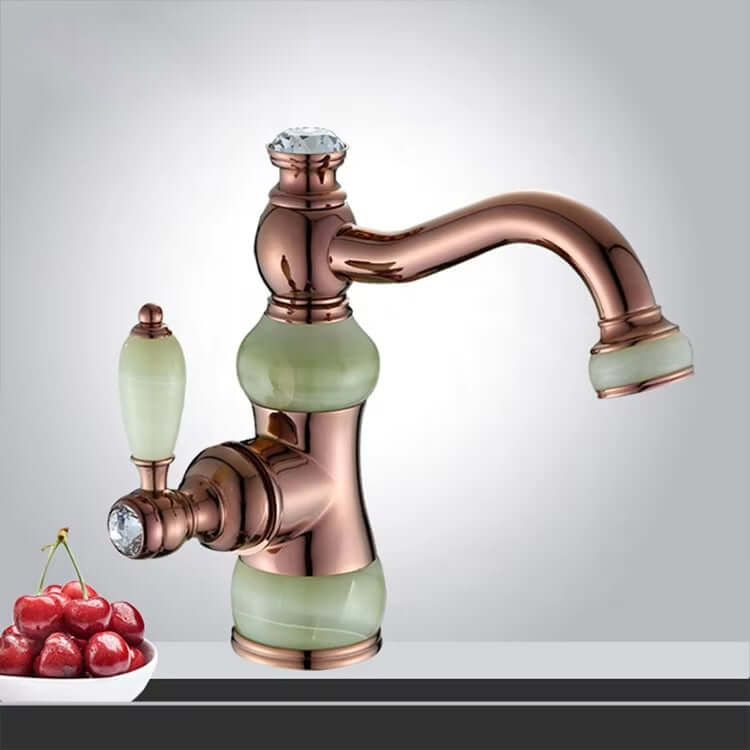 Luxury retro basin faucet with single handle and polished gold finish, perfect for stylish bathrooms and kitchens.