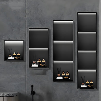 Nicho de parede personalizado em aço inoxidável preto com iluminação LED e design embutido com bordas chanfradas para armazenamento no banheiro.