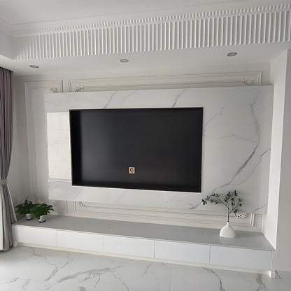 Nicho de parede embutido para TV em aço inoxidável sob medida, com design moderno e armazenamento integrado.