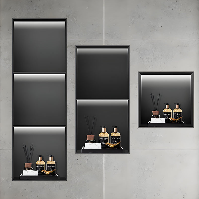 Nicho de parede personalizado em aço inoxidável preto com iluminação LED e design embutido com bordas chanfradas para armazenamento no banheiro.