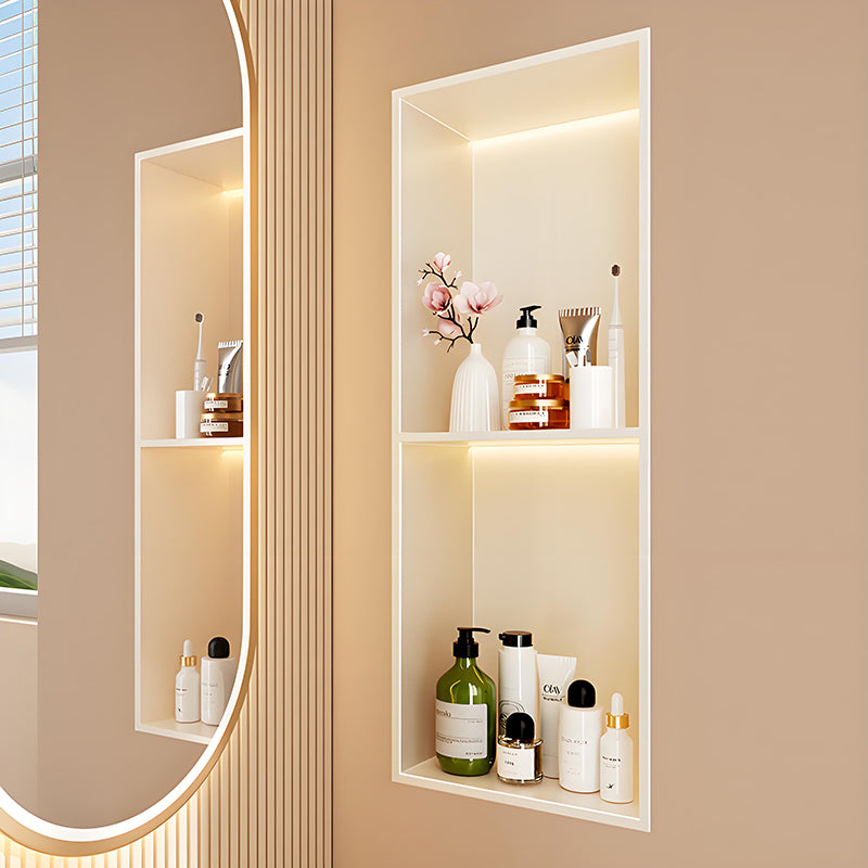 Nicho de parede para banheiro em aço inoxidável branco, feito sob medida, com armazenamento embutido e opção de iluminação integrada.